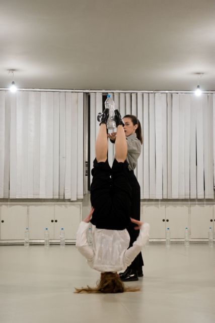 Χορεύοντας με τους στίχους του Νίκου Καρούζου