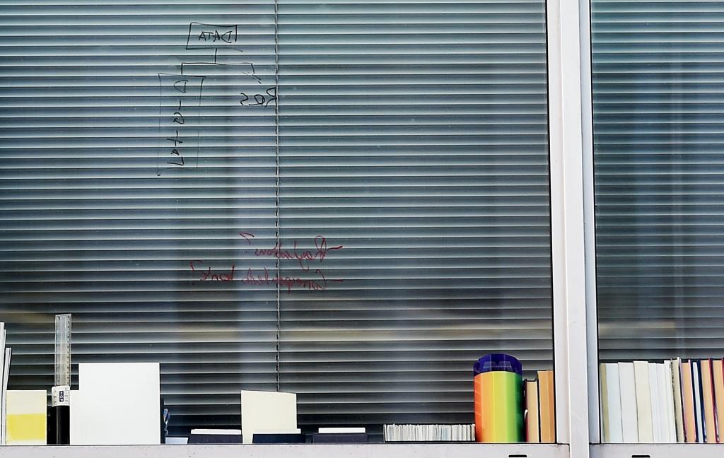 Η μητρική της Cambridge Analytica είχε συνεργαστεί με την βρετανική κυβέρνηση