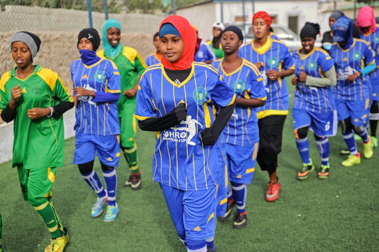 Οι γυναίκες στη Σομαλία «σπάνε» την παράδοση και παίζουν ποδόσφαιρο