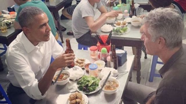 «Ατραξιόν» το τραπέζι όπου έφαγε ο Ομπάμα στο Ανόι στο Βιετνάμ