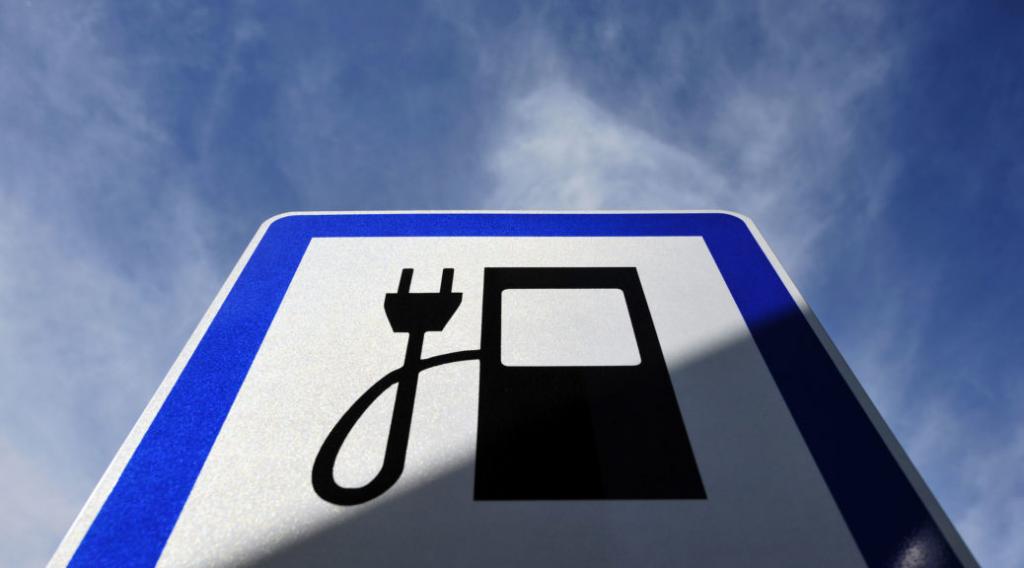 Περισσότεροι από 1.500 σταθμοί φόρτισης ηλεκτρικών αυτοκινήτων