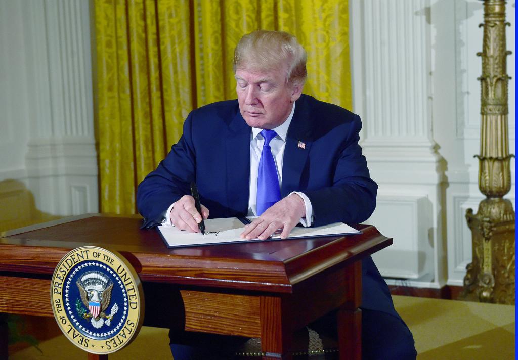 Ο Κουρουμπλής στο Λευκό Οίκο, τα νεύρα του Τραμπ, η Καλομοίρα και ο Πετρέλης