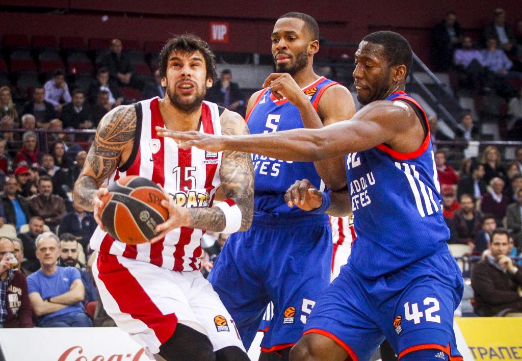 Ευρωλίγκα: Ο Ολυμπιακός νίκησε την Εφες και «κλείδωσε» την τετράδα