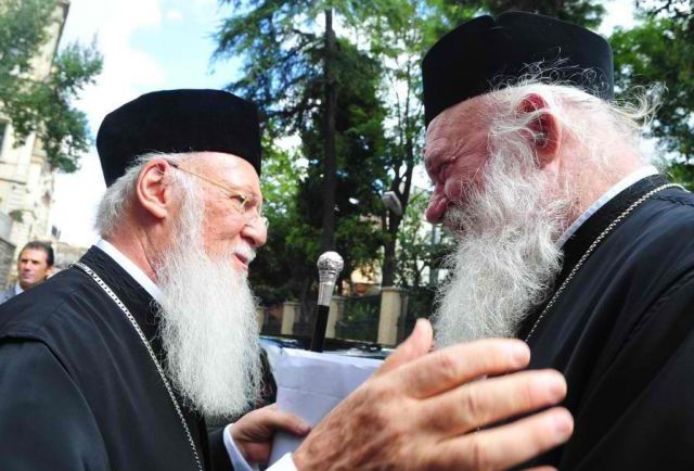 Η «ιερή σύγκρουση» στην αίθουσα του θρόνου