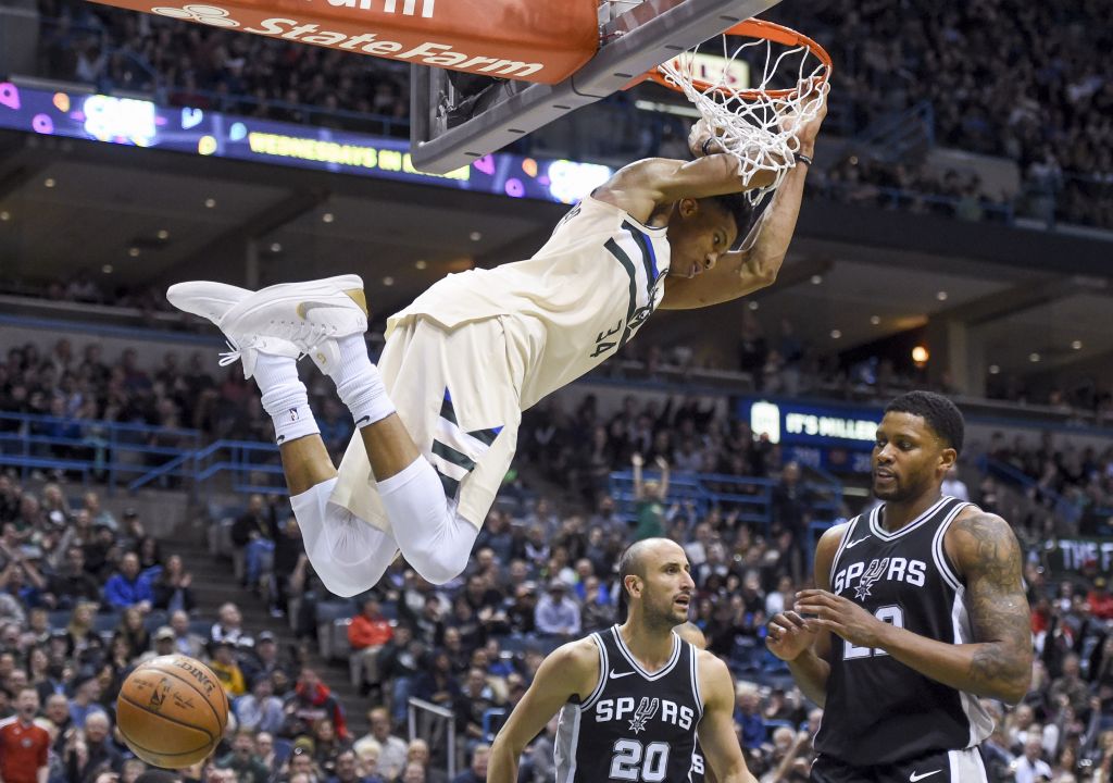 Νίκη του Μιλγουώκι στην επιστροφή του Αντετοκούνμπο