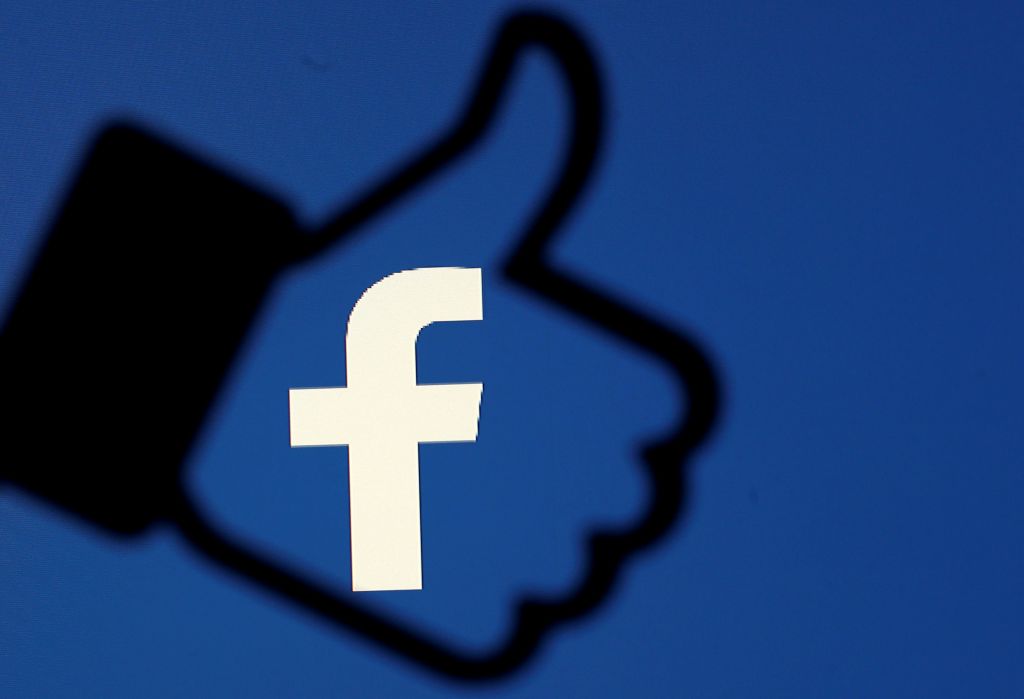 Απαντήσεις από την Facebook ζητά η ΕΕ για το σκάνδαλο Cambridge Analytica