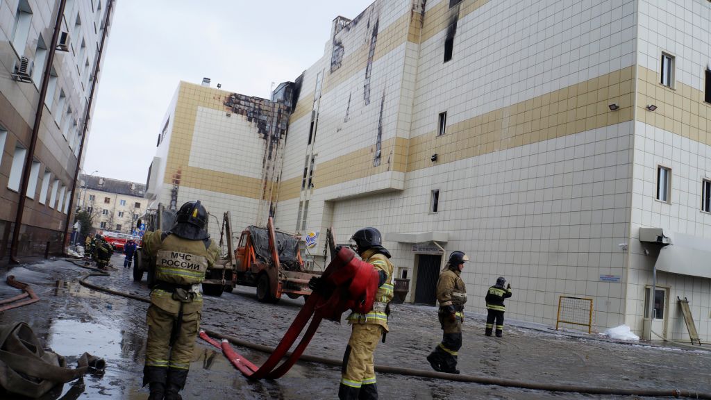 Τραγωδία στη Ρωσία: 64 νεκροί από πυρκαγιά, ανάμεσά τους πολλά παιδιά
