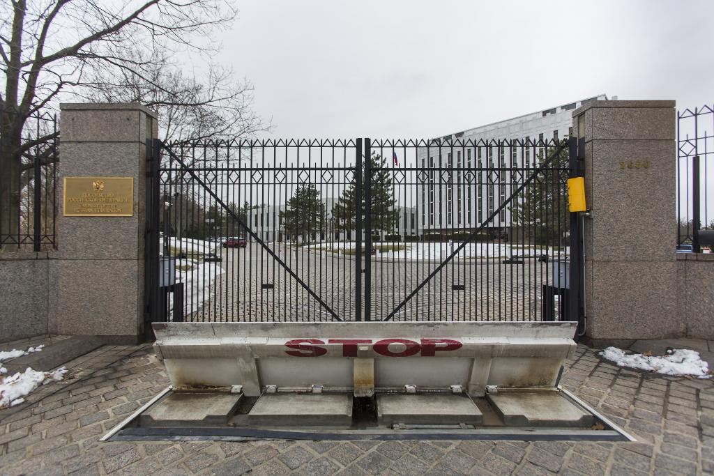 Μαζικές απελάσεις Ρώσων διπλωματών από την ΕΕ και τις ΗΠΑ