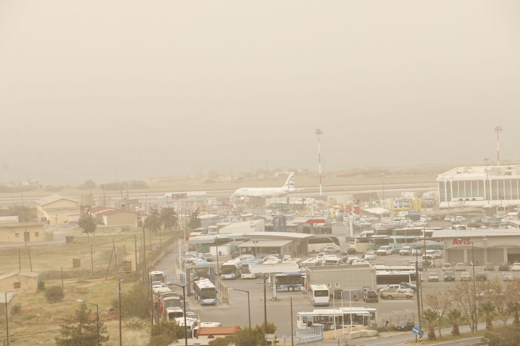 Δύο μέρες ακόμα θα μείνει στην Ελλάδα η αφρικανική σκόνη