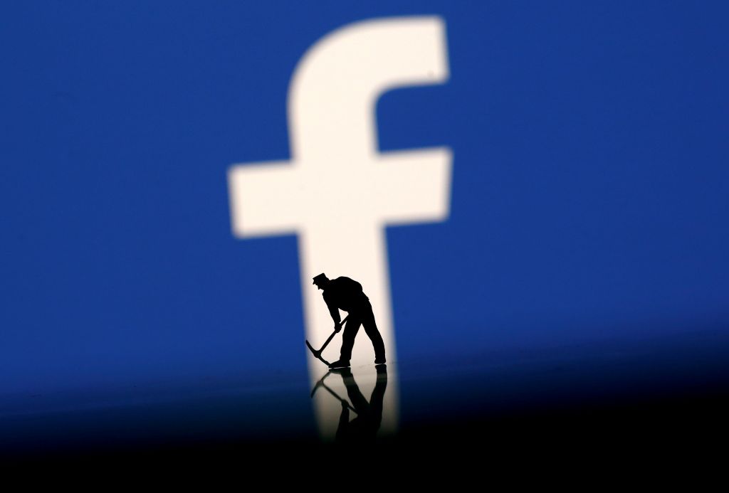 Η σανίδα σωτηρίας του Facebook με φόντο ένα ηχηρό σκάνδαλο