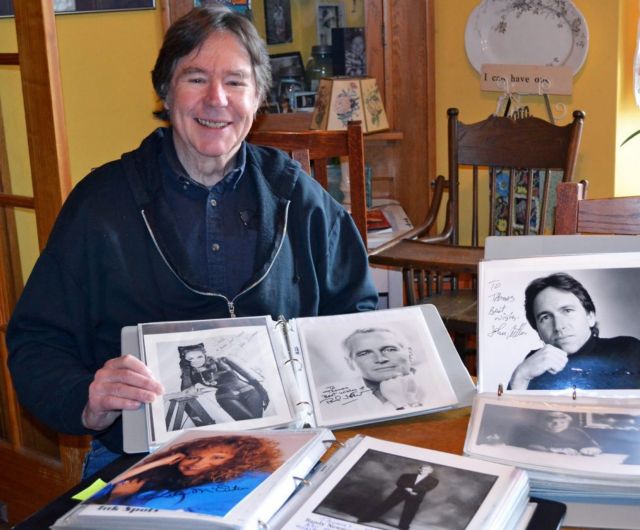 Πάμπλουτος συλλέκτης ανοίγει τα συρτάρια του