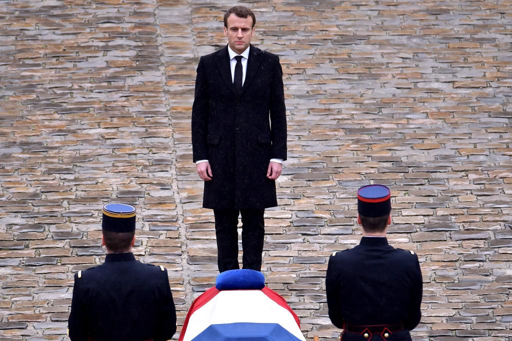 Μακρόν: Ο ήρωας Μπελτράμ ενσαρκώνει το γαλλικό πνεύμα αντίστασης