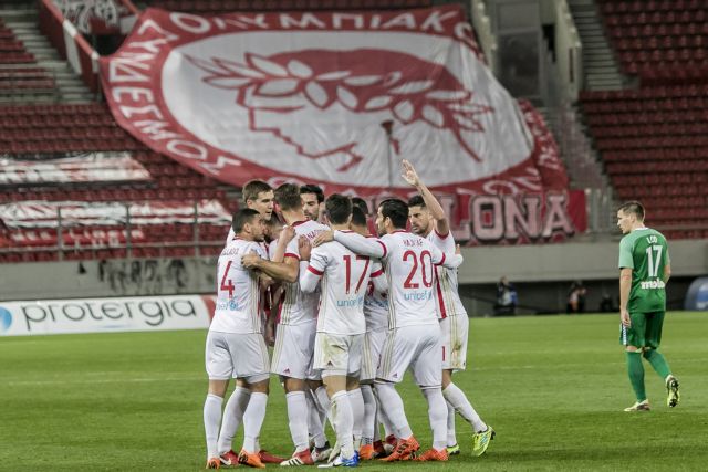 Σε γήπεδα και δικαστήρια