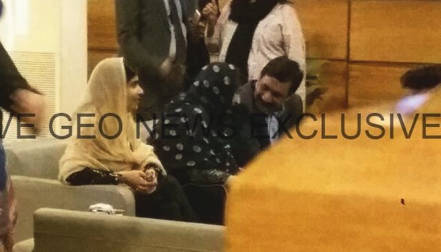 Επέστρεψε στο Πακιστάν η Μαλάλα (φωτό και βίντεο)