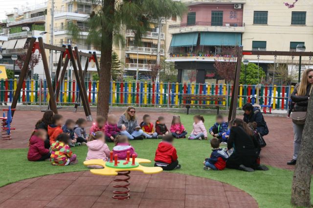 Πειραιάς: Παραδόθηκε η νέα παιδική χαρά στην πλατεία Πηγάδας