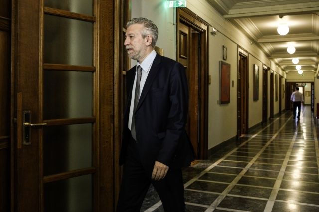 Παραδίδονται μαθήματα αυταρχισμού