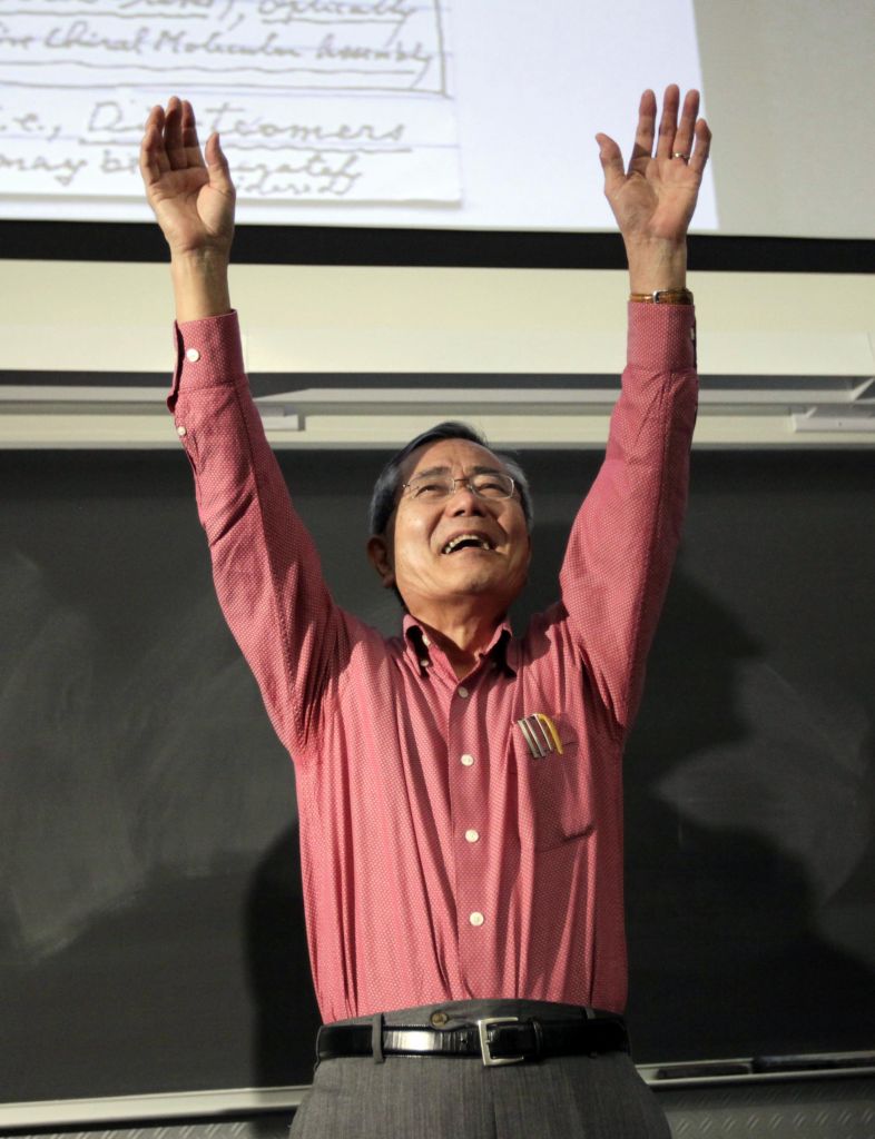 Νομπελίστας βρέθηκε να περιπλανιέται κοντά στο πτώμα της συζύγου του