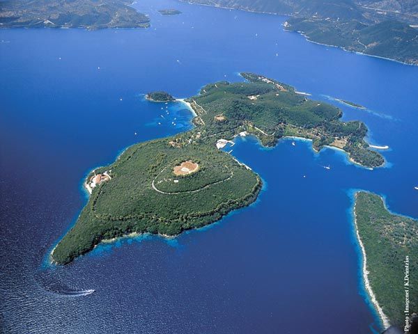 Πολυτελείς βίλες στον Σκορπιό – Το σχέδιο του Ριμπολόβλεφ