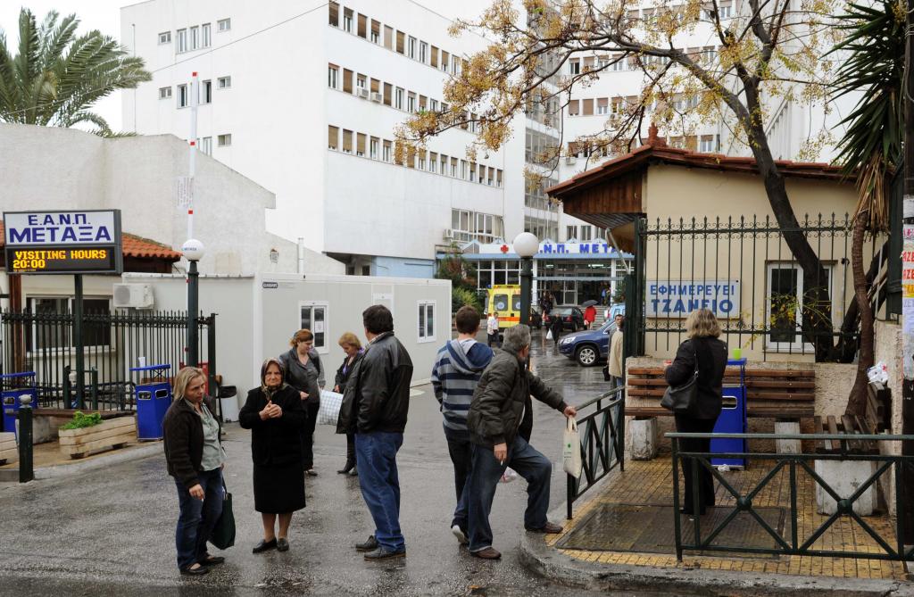 Εισβολή «Ρουβίκωνα» σε γραφείο γιατρού στο νοσοκομείο Μεταξά