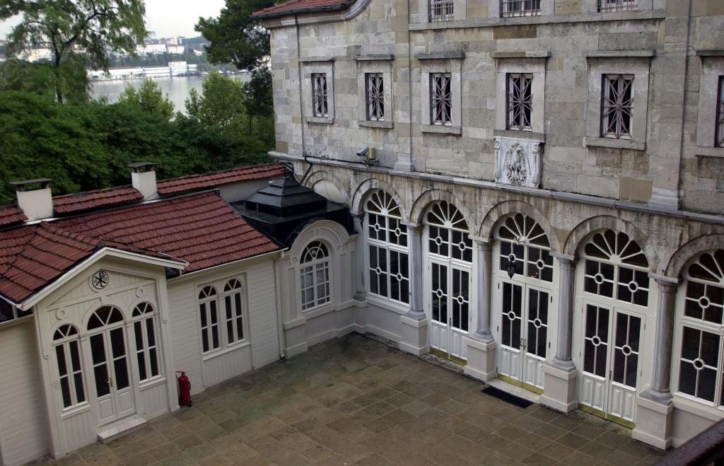 Το Οικουμενικό Πατριαρχείο σβήνει τα φώτα