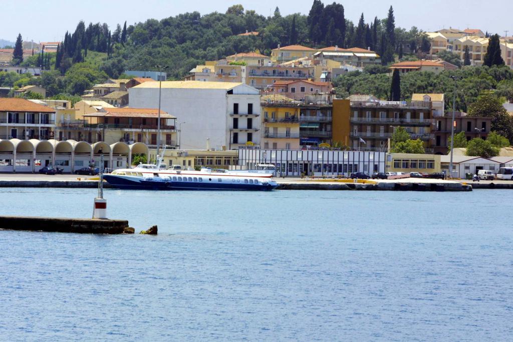 ΝΑΤΟϊκά ναρκοθηρικά σκάφη στην Κέρκυρα