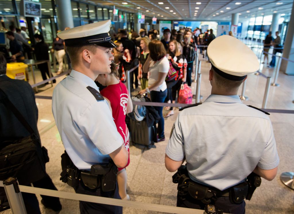 Η Γερμανία «κόβει» τους ελέγχους στις πτήσεις από Ελλάδα