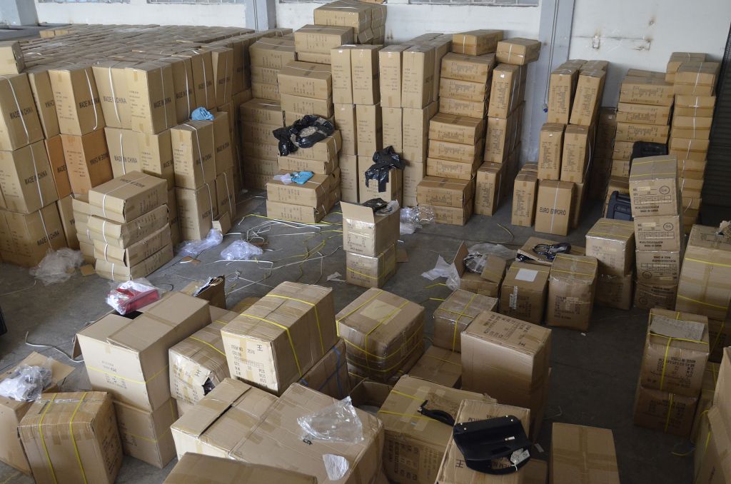 Κατασχέθηκαν χιλιάδες προϊόντα μαϊμού – 9 εκατ. ευρώ ζημιά