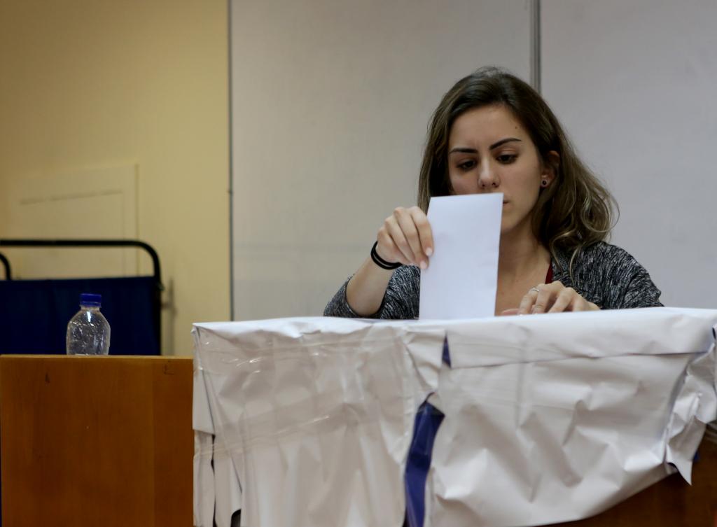 Δημοσκόπηση: Πέντε κόμματα στη Βουλή, στο 4,4% η διαφορά