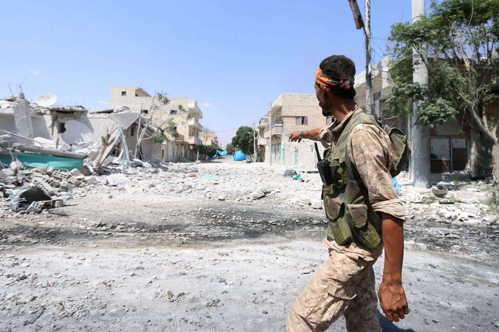 Σε συναγερμό η Μανμπίτζ που απειλείται από τουρκική επίθεση