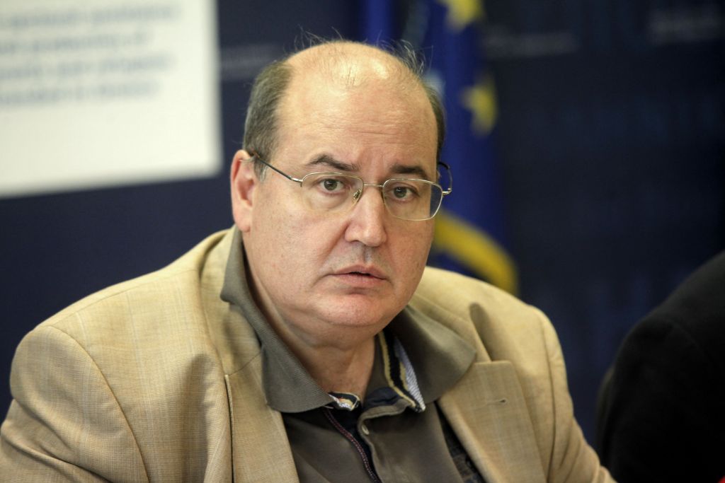 Πυρά Φίλη κατά Τσίπρα: Μπορούμε να πανηγυρίζουμε στο Καστελόριζο;