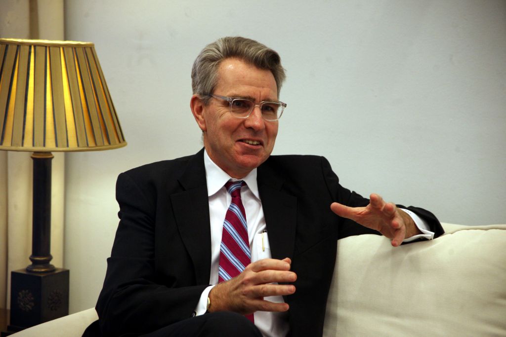 Ο ρόλος του Αμερικανού πρέσβη: Που το πάει ο Τζέφρι Πάιατ