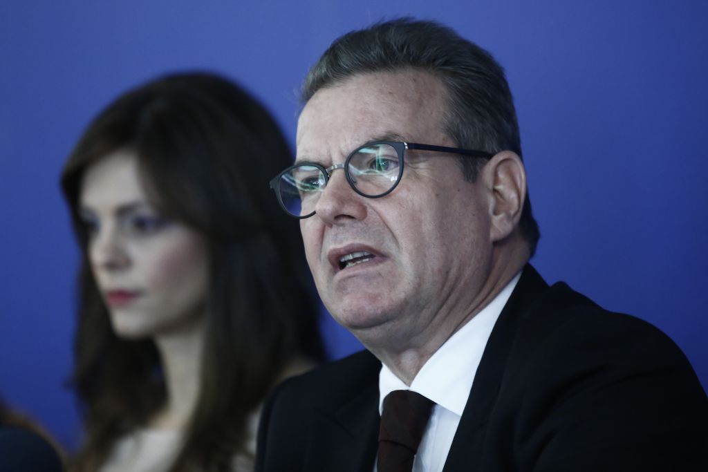 Κρεσέντο παροχολογίας: Χαρίζουν δάνεια, συντάξεις, μειώνουν εισφορές