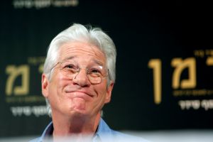 Παντρεύεται στα 68 του για τρίτη φορά ο Ρίτσαρντ Γκιρ