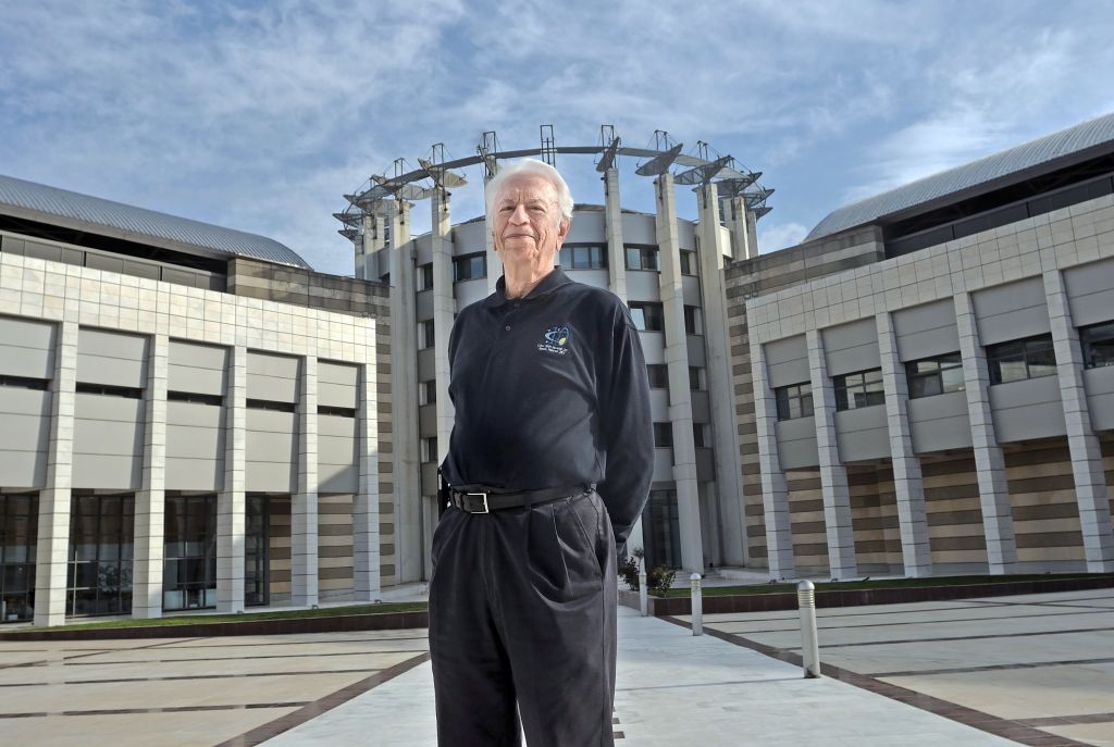 Τέσσερα Πανεπιστήμια εναντίον Κριμιζή για τους μικροδορυφόρους