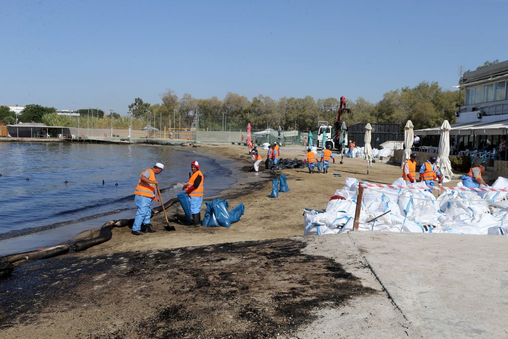 Καθαρές οι ακτές της Αττικής μετά τη βύθιση του «Αγία Ζώνη ΙΙ»