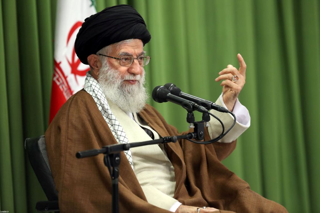 Ιράν: Ο Χαμενεΐ καλεί τους μουσουλμάνους να ενωθούν εναντίον των ΗΠΑ