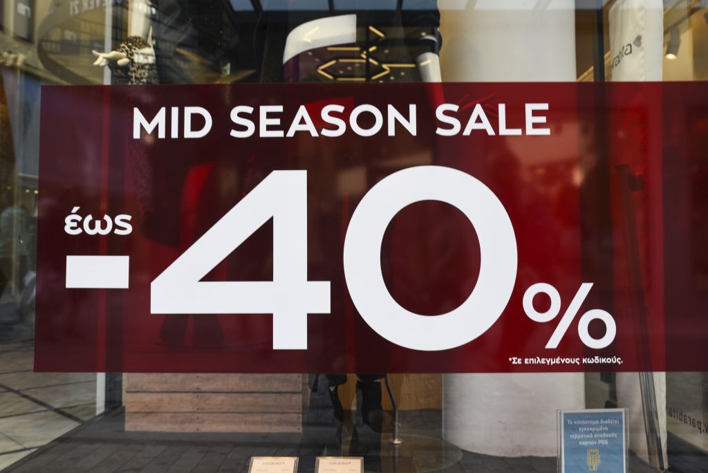 Στις 2 Μαΐου ξεκινούν οι εαρινές ενδιάμεσες εκπτώσεις