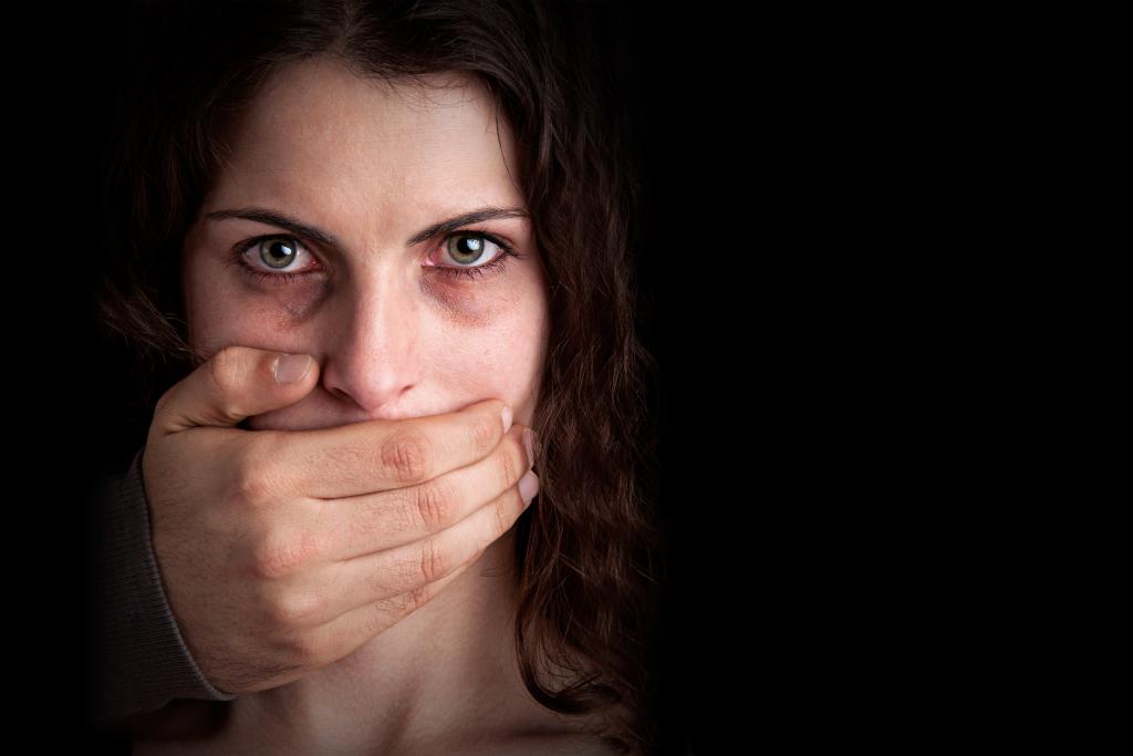 Θύματα σεξουαλικής παρενόχλησης το 81% των Γαλλίδων σε δημόσιο χώρο