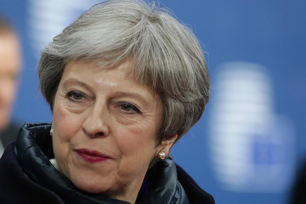 Εκτακτο «πολεμικό» υπουργικό συμβούλιο συγκάλεσε η Μέι