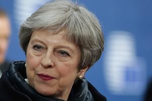 Εκτακτο «πολεμικό» υπουργικό συμβούλιο συγκάλεσε η Μέι