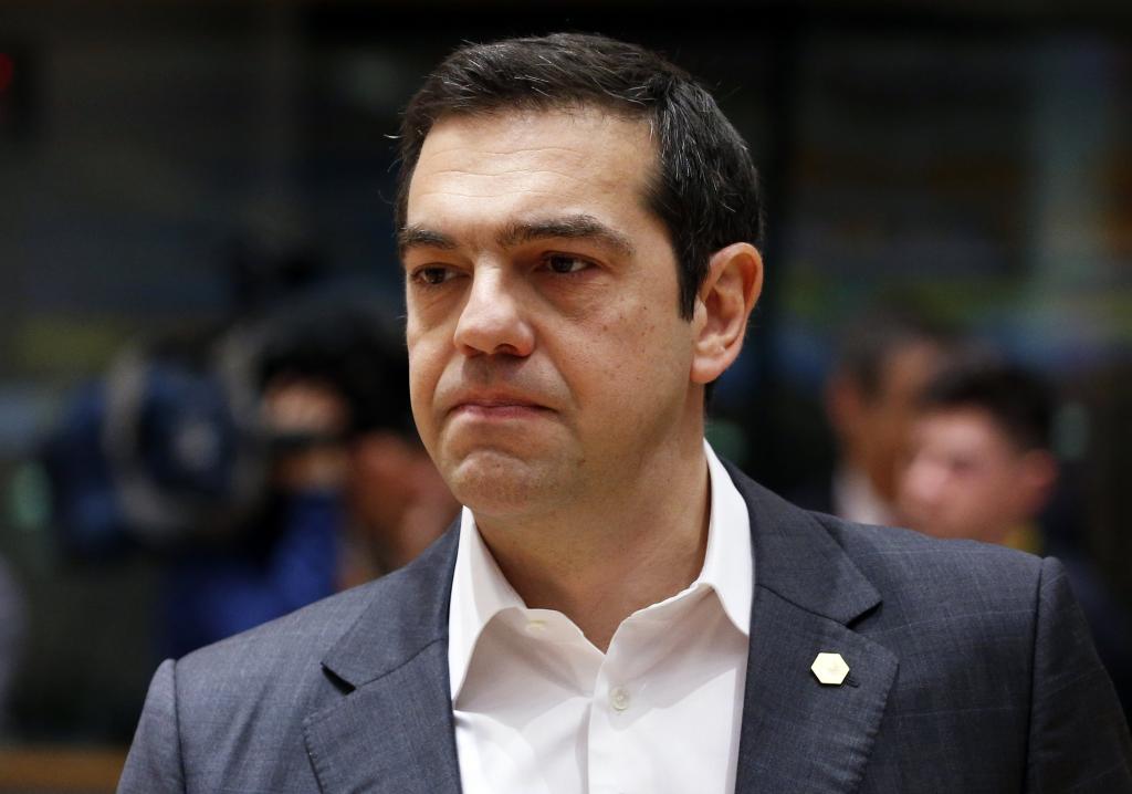 Bloomberg: Ο Τσίπρας βιάστηκε να παίξει το χαρτί μιας «καθαρής εξόδου»