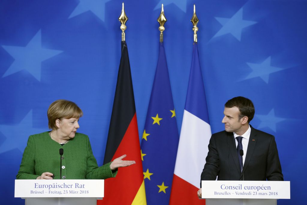 Το μέλλον της ευρωζώνης στο επίκεντρο της συνάντησης Μέρκελ – Μακρόν