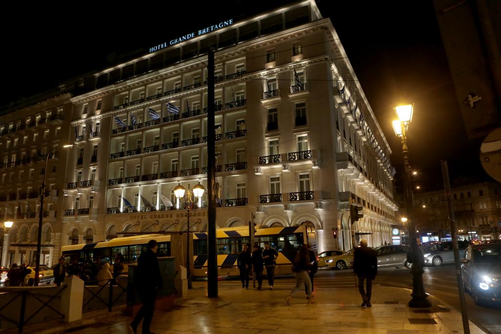 Φως με λάμπες LED στους δρόμους της Αθήνας