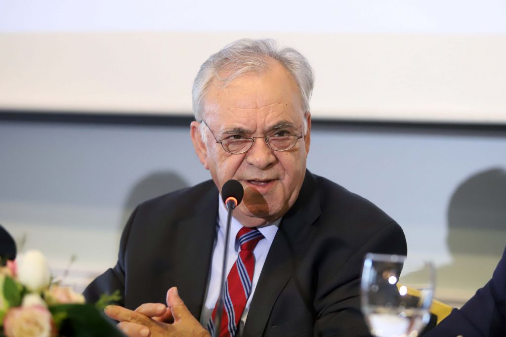 Παράθυρο Δραγασάκη για αύξηση του κατώτατου μισθού