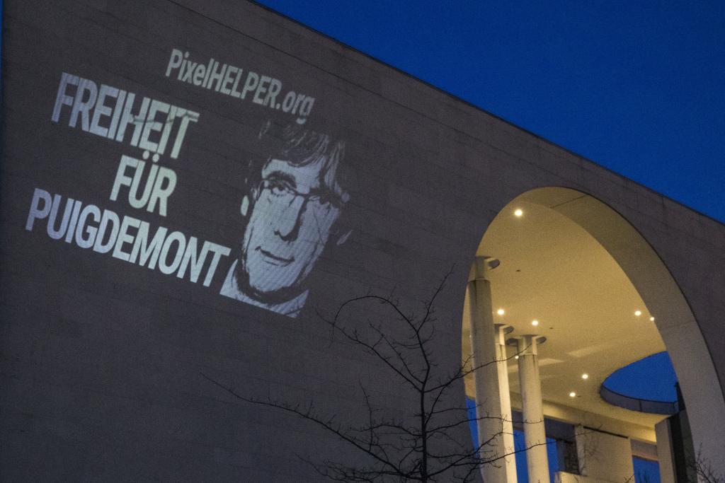 Αποφυλάκιση με περιοριστικούς όρους για τον Πουτζδεμόν