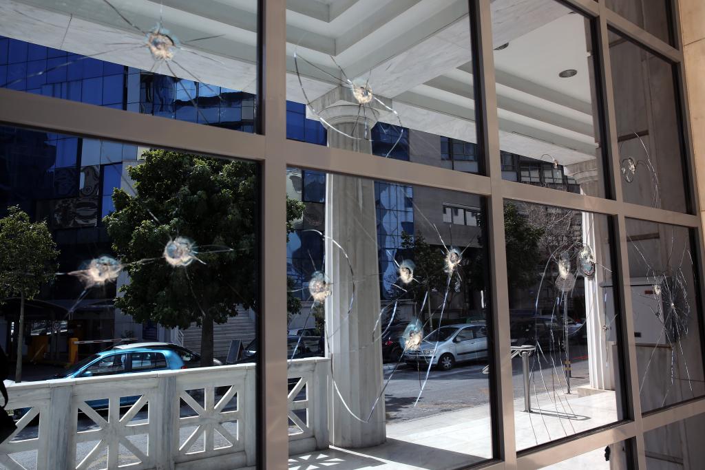 Καταδίκασαν την επίθεση με βαριοπούλες στο Διοικητικό Πρωτοδικείο Αθηνών οι δικαστές