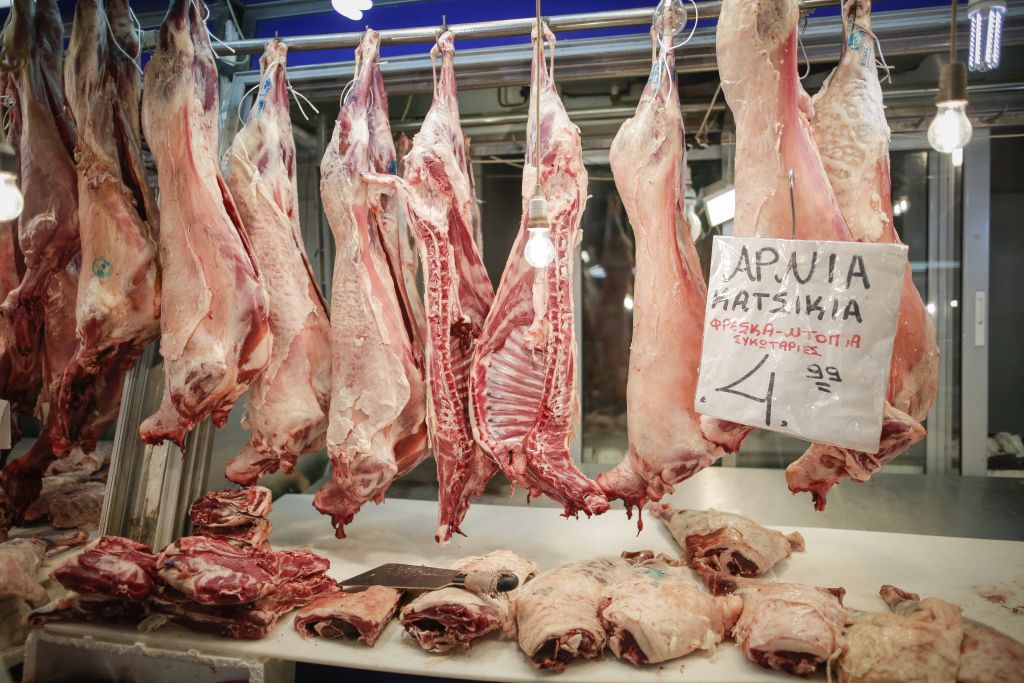 Εντατικοί έλεγχοι και πρόστιμα ενόψει Πάσχα στην αγορά