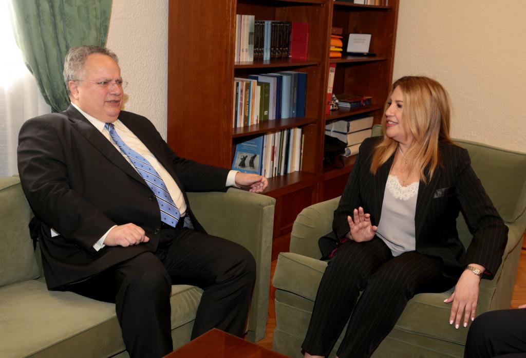 Στο ονοματολογικό επικεντρώθηκε η συζήτηση Κοτζιά – Γεννηματά