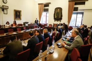 Στο στόχαστρο οι τραπεζικοί λογαριασμοί δέκα πολιτικών