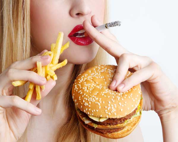 Οι καπνιστές τρώνε λιγότερο αλλά με περισσότερες θερμίδες